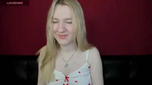 LinaRayy — show tits