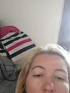 Mllesha74000 — 2 fingers