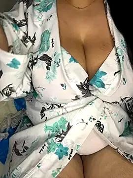 Queen_Curvyy —  