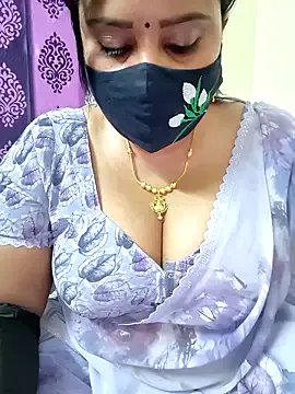 Queenflowerr on StripChat 