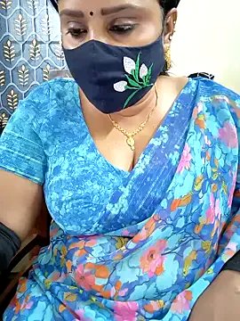 Queenflowerr on StripChat 