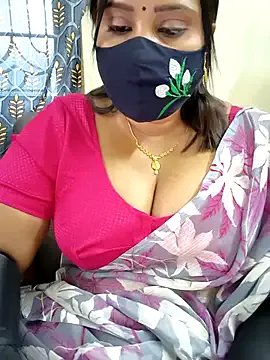 Queenflowerr on StripChat 