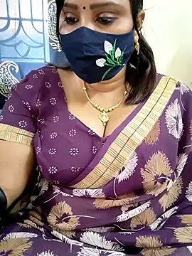 Queenflowerr on StripChat 