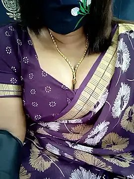 Queenflowerr on StripChat 