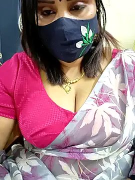 Queenflowerr on StripChat 