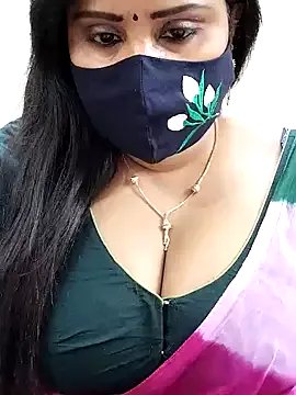 Queenflowerr on StripChat 