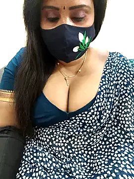 Queenflowerr on StripChat 