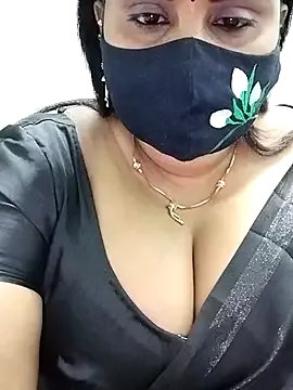 Queenflowerr on StripChat 