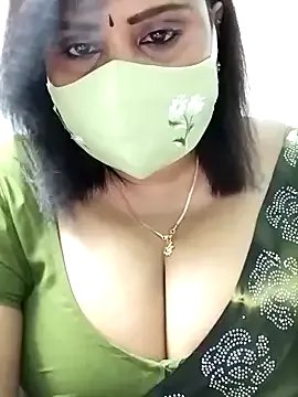 Queenflowerr on StripChat 