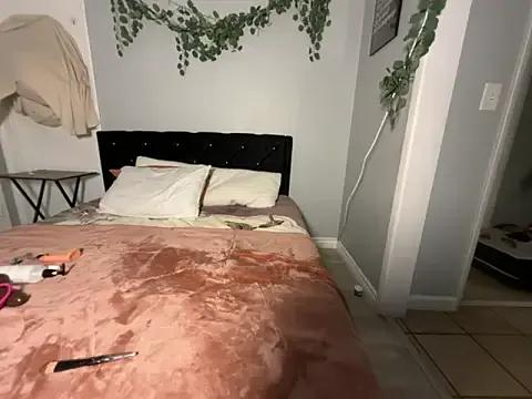 RaquelL0ve — Freechat on StripChat