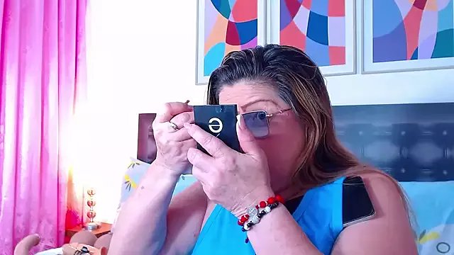 sandra_20 on StripChat