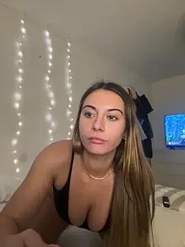 Scarlettroseeee — boobs out 2 mins and play 