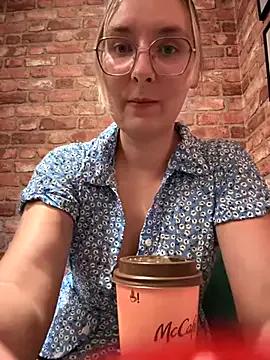 The_Snowwhitee — Naked in McDonald  Last Tip Video!