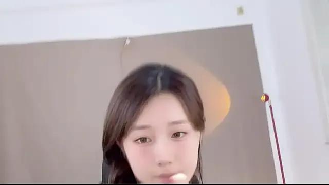 yiyi5588 — Freechat on StripChat